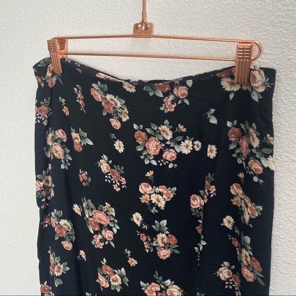Forever 21 long floral skirt side slit black pink - Picture 3 of 4